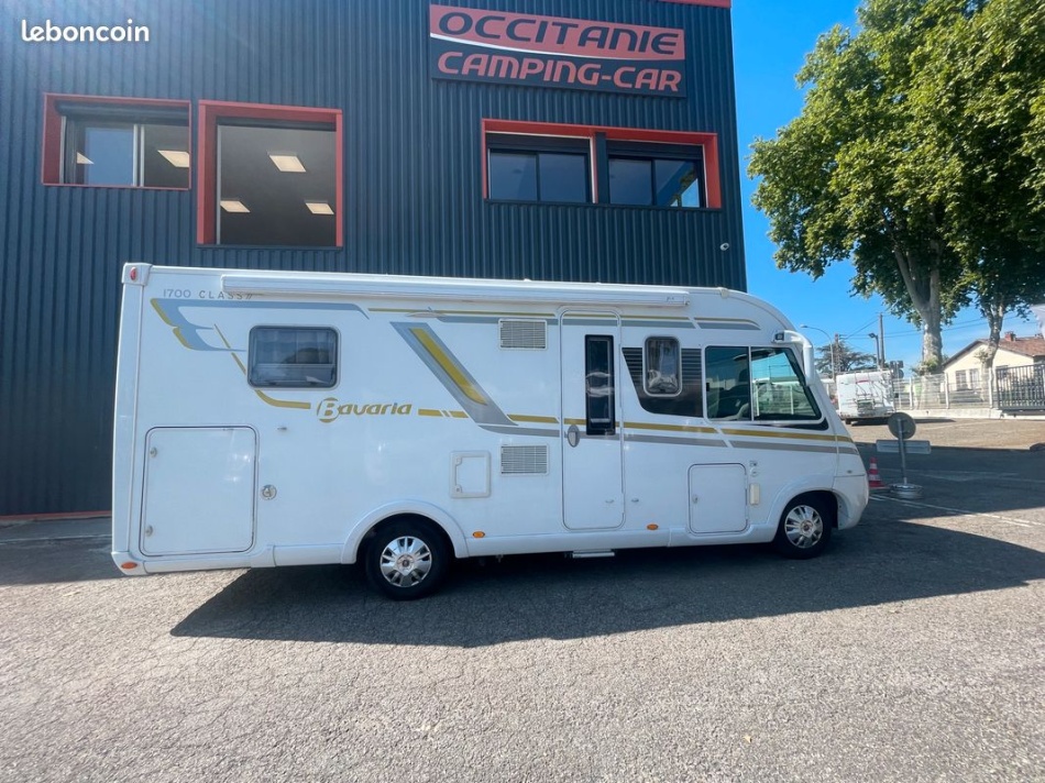 BAVARIA 700 